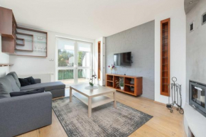 Apartment Close to the Beach by Noclegi Renters